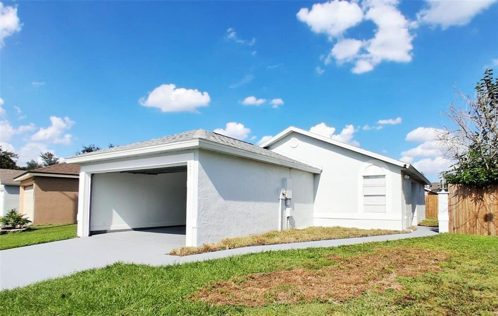 For Sale: $269,900 (2 beds, 2 baths, 902 Square Feet)