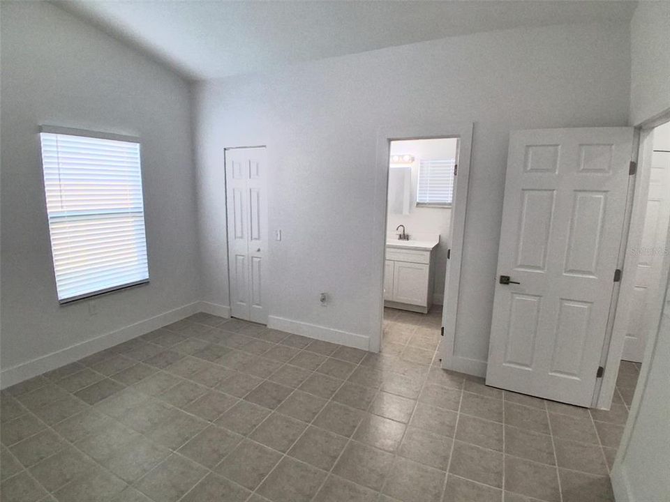 For Sale: $269,900 (2 beds, 2 baths, 902 Square Feet)