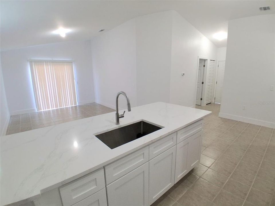 For Sale: $269,900 (2 beds, 2 baths, 902 Square Feet)