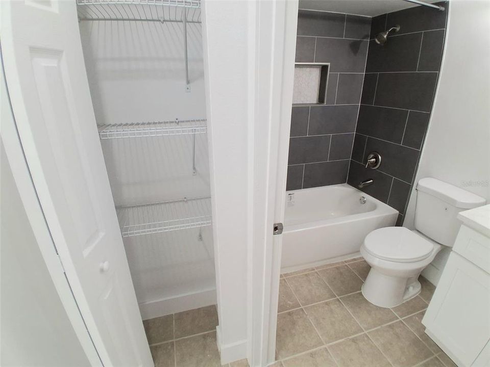 For Sale: $269,900 (2 beds, 2 baths, 902 Square Feet)