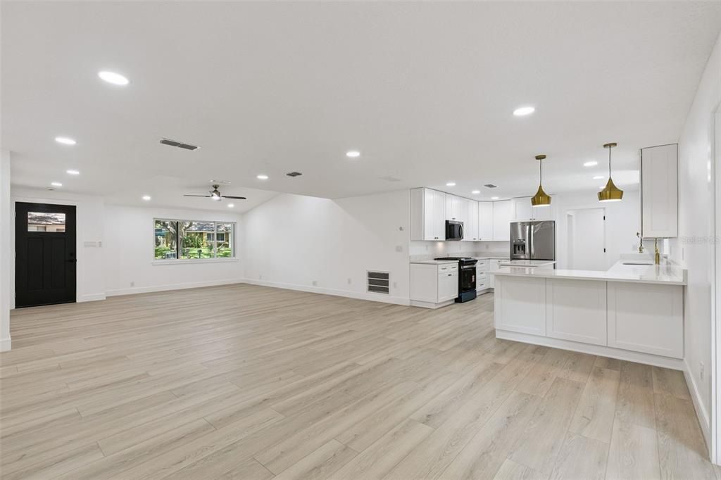 На продажу: $525,000 (4 спален, 2 ванн, 1800 Квадратных фут)
