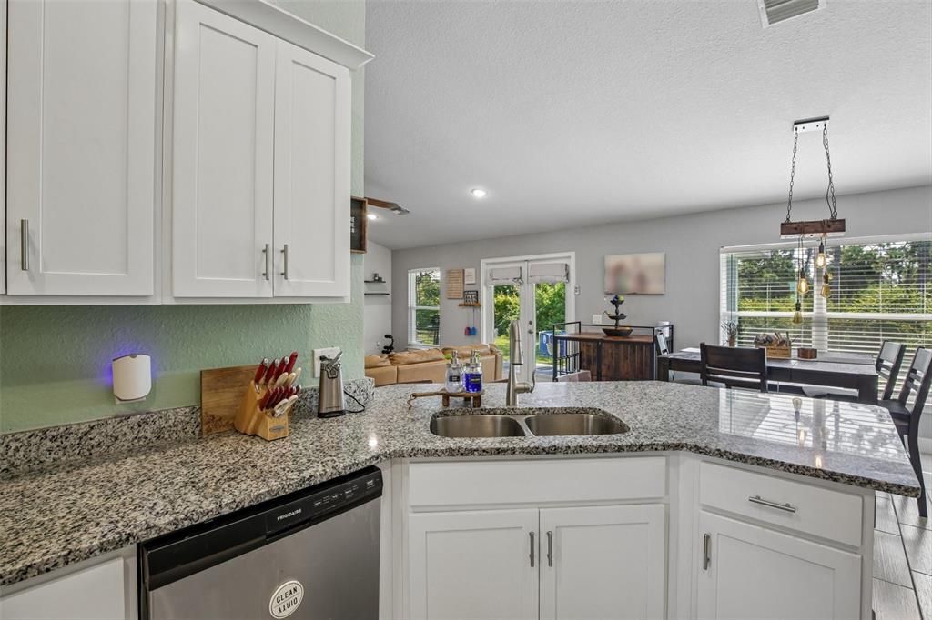 En Venta: $384,900 (4 camas, 2 baños, 1733 Pies cuadrados)