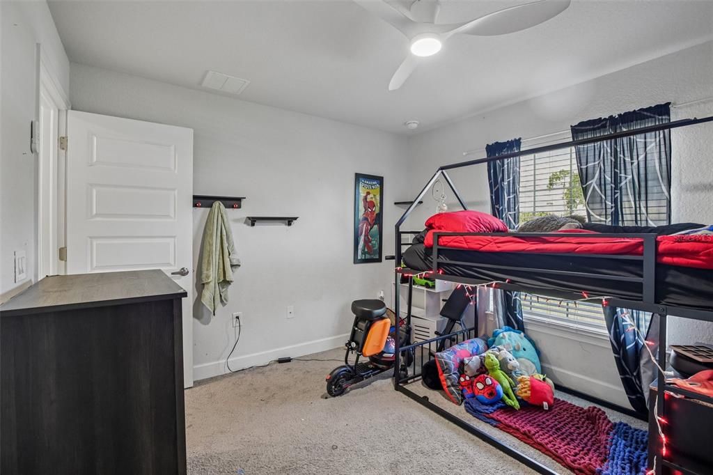 En Venta: $384,900 (4 camas, 2 baños, 1733 Pies cuadrados)
