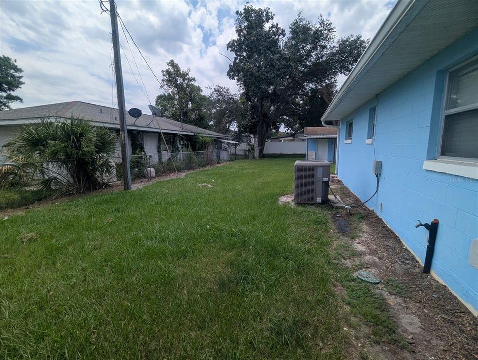For Rent: $1,350 (6 beds, 3 baths, 2279 Square Feet)