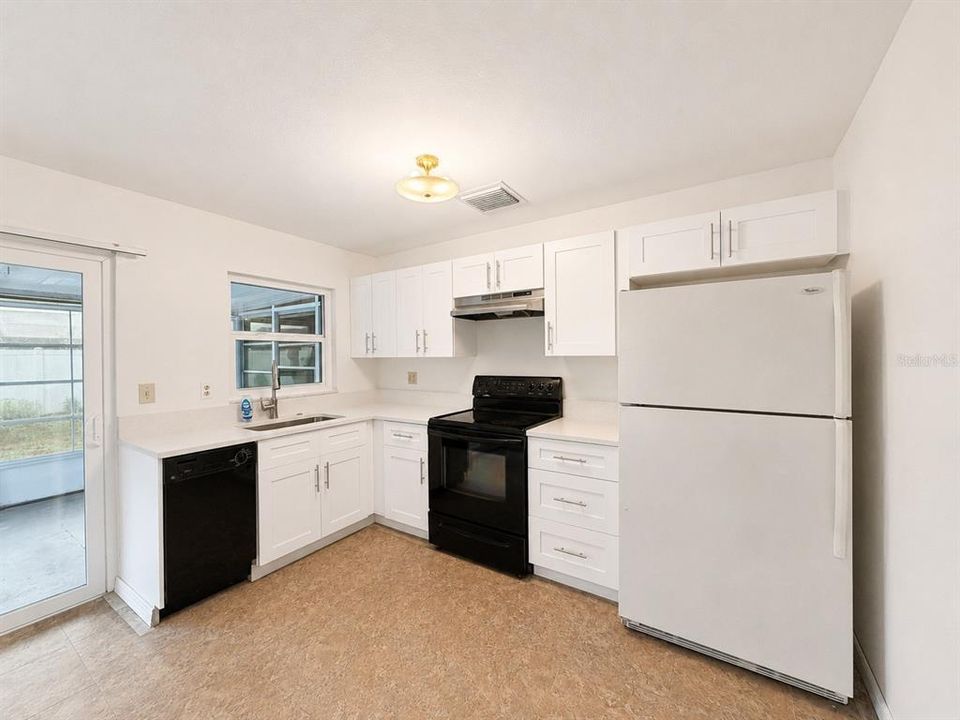 В аренду: $1,690 (3 спален, 2 ванн, 1293 Квадратных фут)