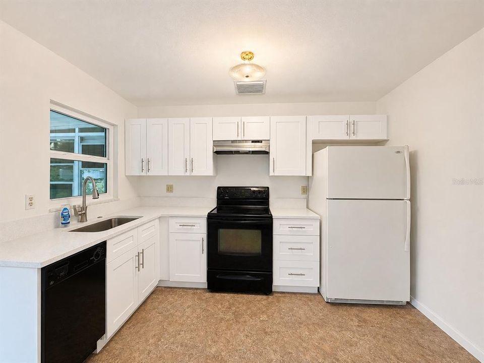 В аренду: $1,690 (3 спален, 2 ванн, 1293 Квадратных фут)
