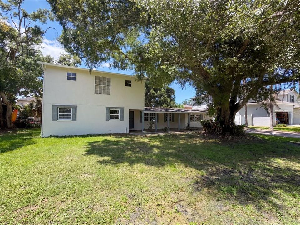 For Sale: $521,000 (5 beds, 2 baths, 2652 Square Feet)