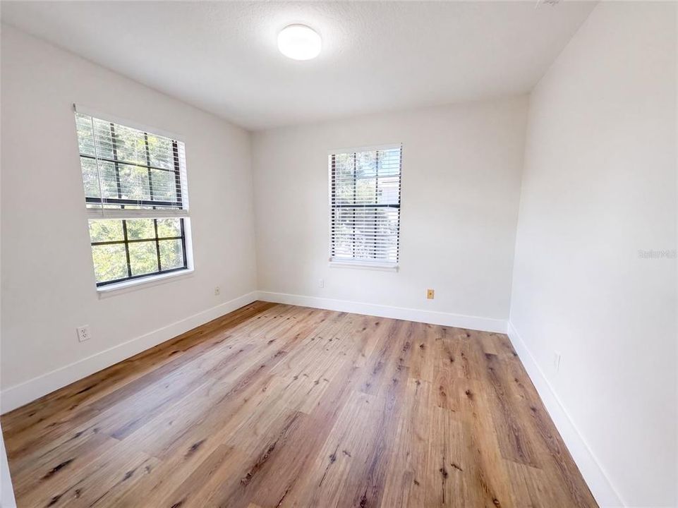For Sale: $521,000 (5 beds, 2 baths, 2652 Square Feet)