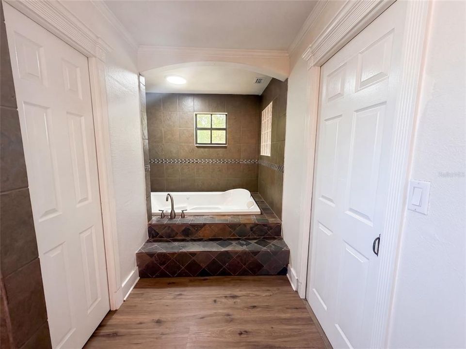 For Sale: $521,000 (5 beds, 2 baths, 2652 Square Feet)