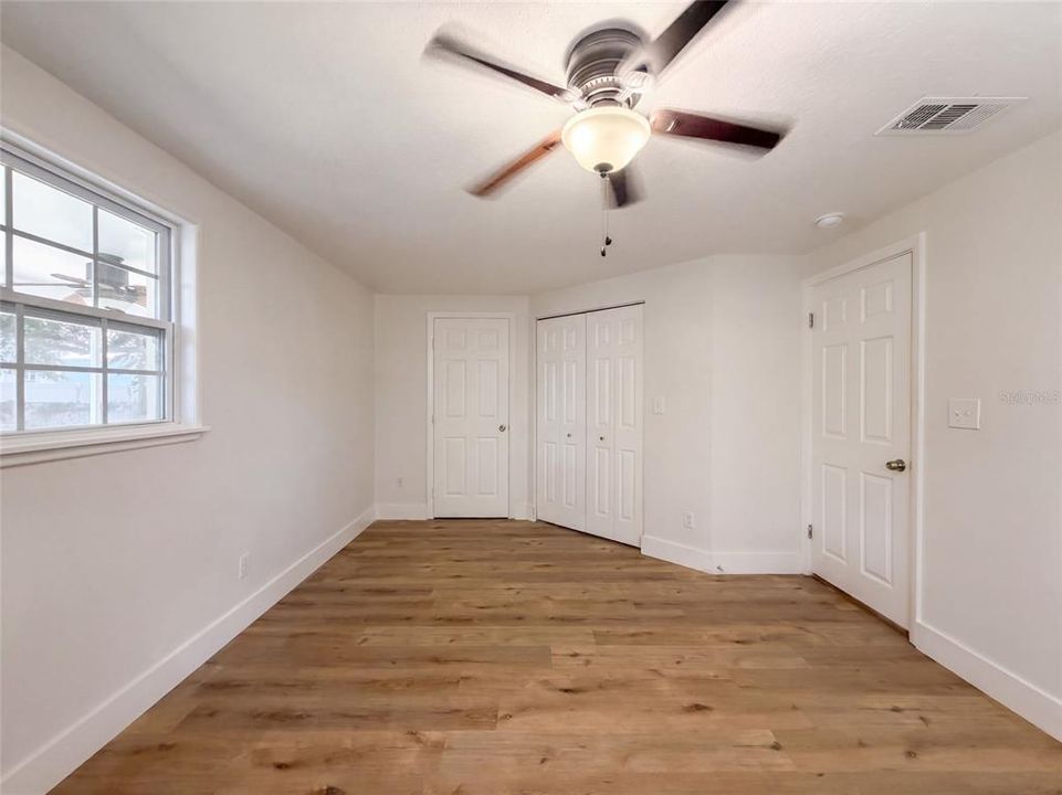 For Sale: $521,000 (5 beds, 2 baths, 2652 Square Feet)