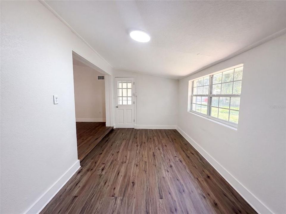 For Sale: $521,000 (5 beds, 2 baths, 2652 Square Feet)