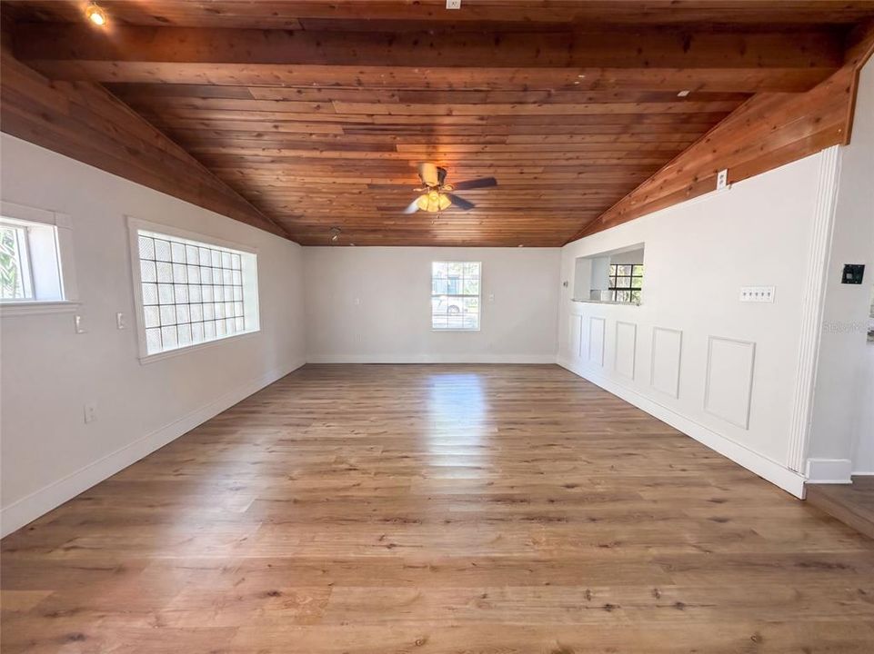 For Sale: $521,000 (5 beds, 2 baths, 2652 Square Feet)