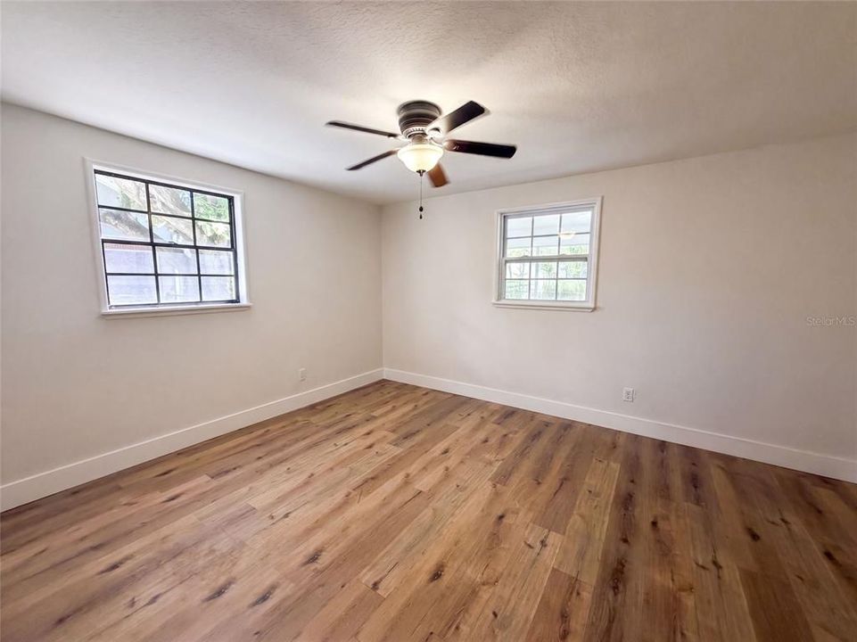 For Sale: $521,000 (5 beds, 2 baths, 2652 Square Feet)