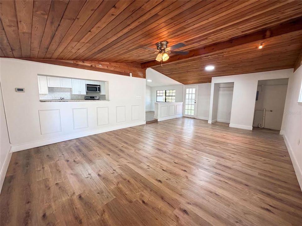 For Sale: $521,000 (5 beds, 2 baths, 2652 Square Feet)