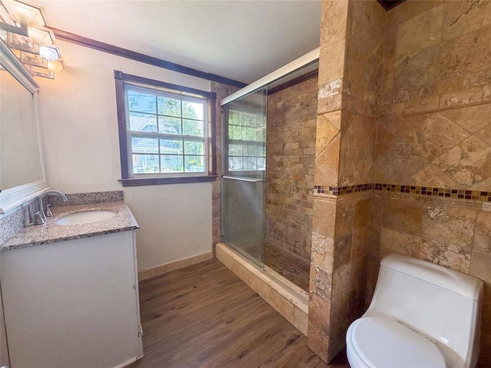 For Sale: $521,000 (5 beds, 2 baths, 2652 Square Feet)