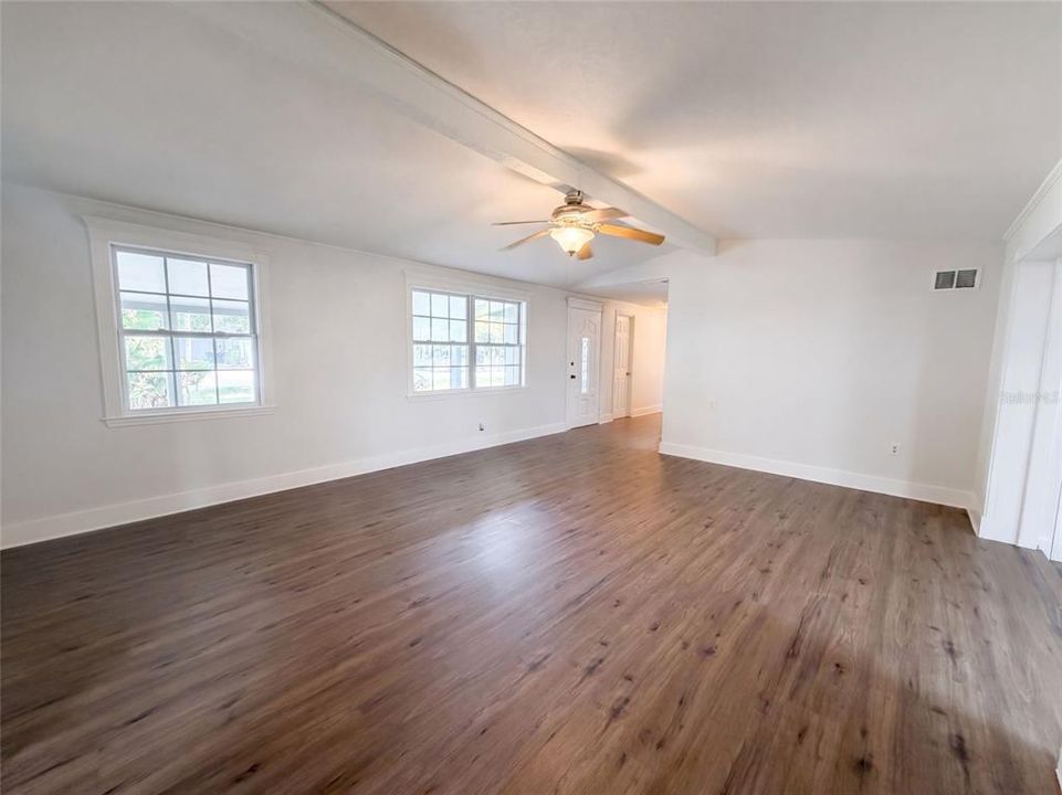 For Sale: $521,000 (5 beds, 2 baths, 2652 Square Feet)