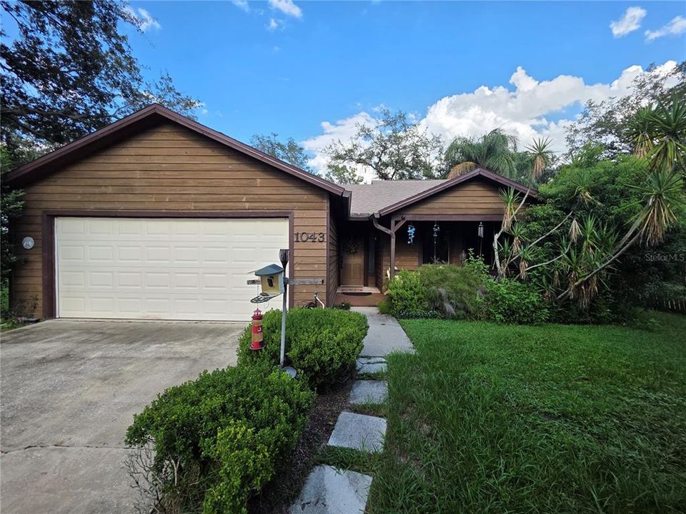 For Sale: $299,000 (3 beds, 2 baths, 1356 Square Feet)