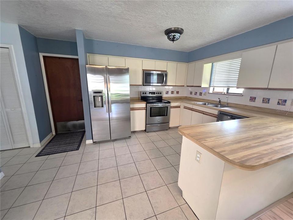 For Sale: $299,000 (3 beds, 2 baths, 1356 Square Feet)