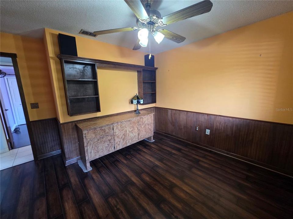 For Sale: $299,000 (3 beds, 2 baths, 1356 Square Feet)