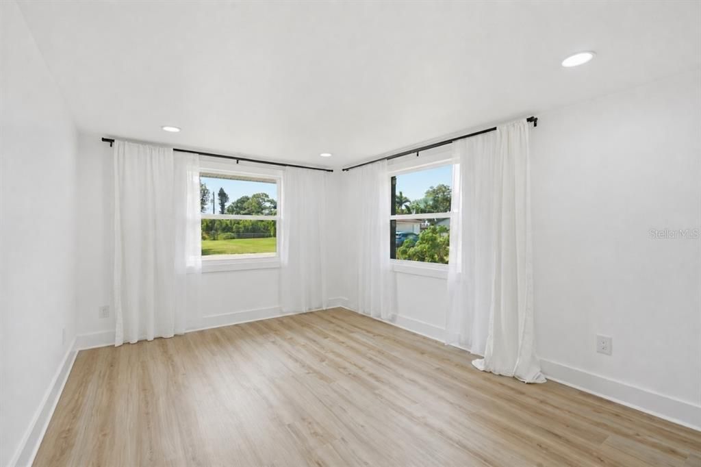 For Sale: $439,900 (4 beds, 2 baths, 1840 Square Feet)