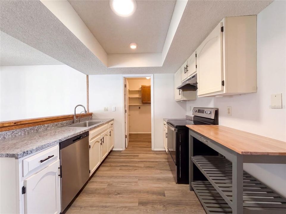 For Sale: $367,000 (3 beds, 2 baths, 1533 Square Feet)