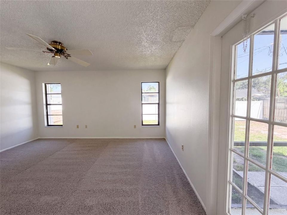 For Sale: $367,000 (3 beds, 2 baths, 1533 Square Feet)