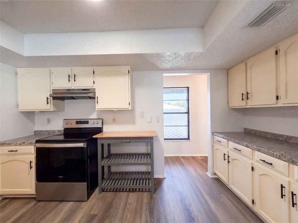 For Sale: $367,000 (3 beds, 2 baths, 1533 Square Feet)