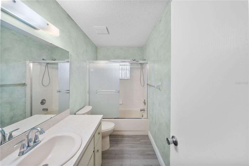 For Sale: $190,000 (2 beds, 2 baths, 1409 Square Feet)