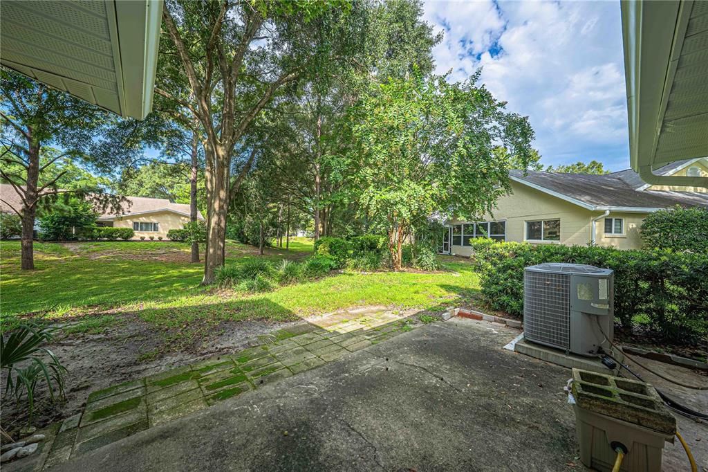 For Sale: $190,000 (2 beds, 2 baths, 1409 Square Feet)