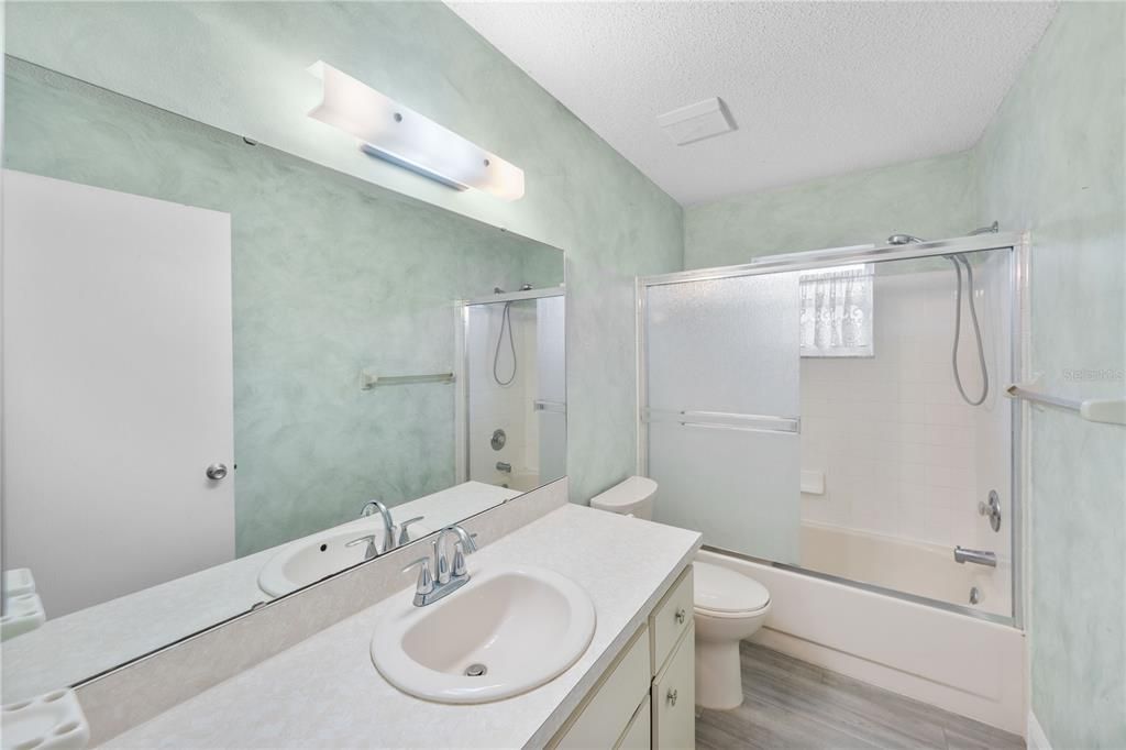 For Sale: $190,000 (2 beds, 2 baths, 1409 Square Feet)