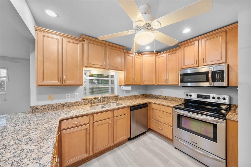 For Sale: $190,000 (2 beds, 2 baths, 1409 Square Feet)