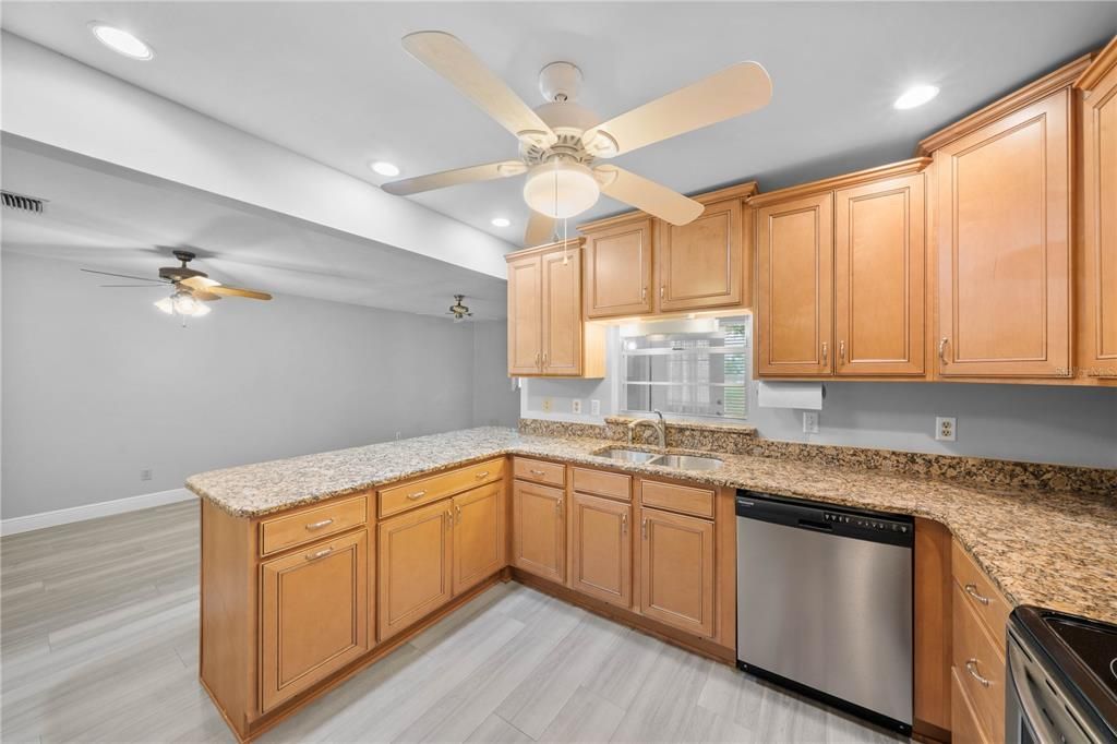 For Sale: $190,000 (2 beds, 2 baths, 1409 Square Feet)