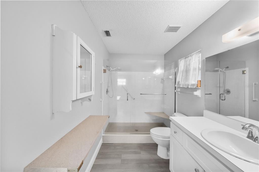 For Sale: $190,000 (2 beds, 2 baths, 1409 Square Feet)
