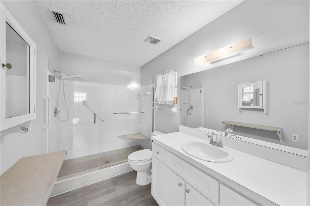 For Sale: $190,000 (2 beds, 2 baths, 1409 Square Feet)
