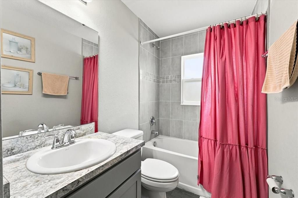 На продажу: $354,900 (4 спален, 2 ванн, 1773 Квадратных фут)