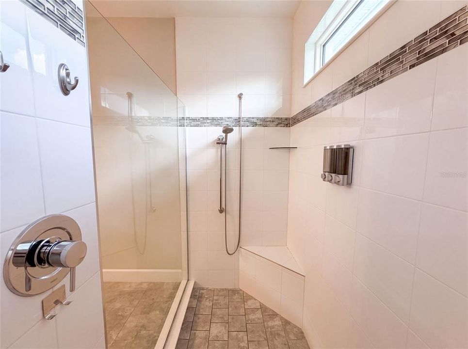 For Sale: $485,000 (3 beds, 2 baths, 2024 Square Feet)