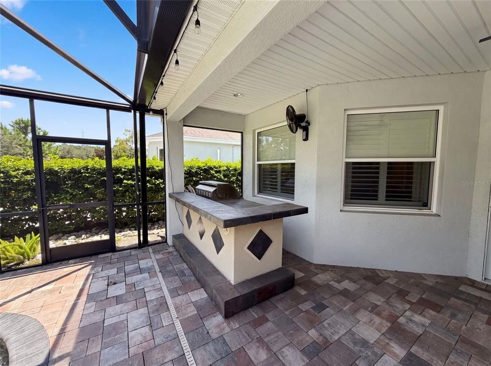 For Sale: $485,000 (3 beds, 2 baths, 2024 Square Feet)