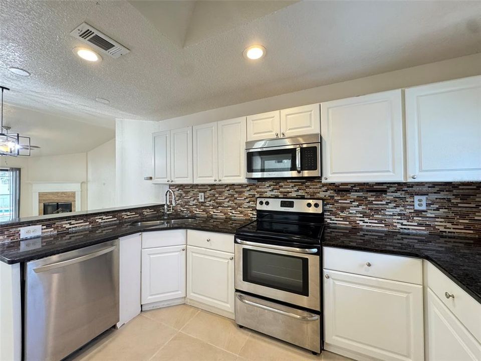 For Sale: $280,000 (3 beds, 2 baths, 1329 Square Feet)