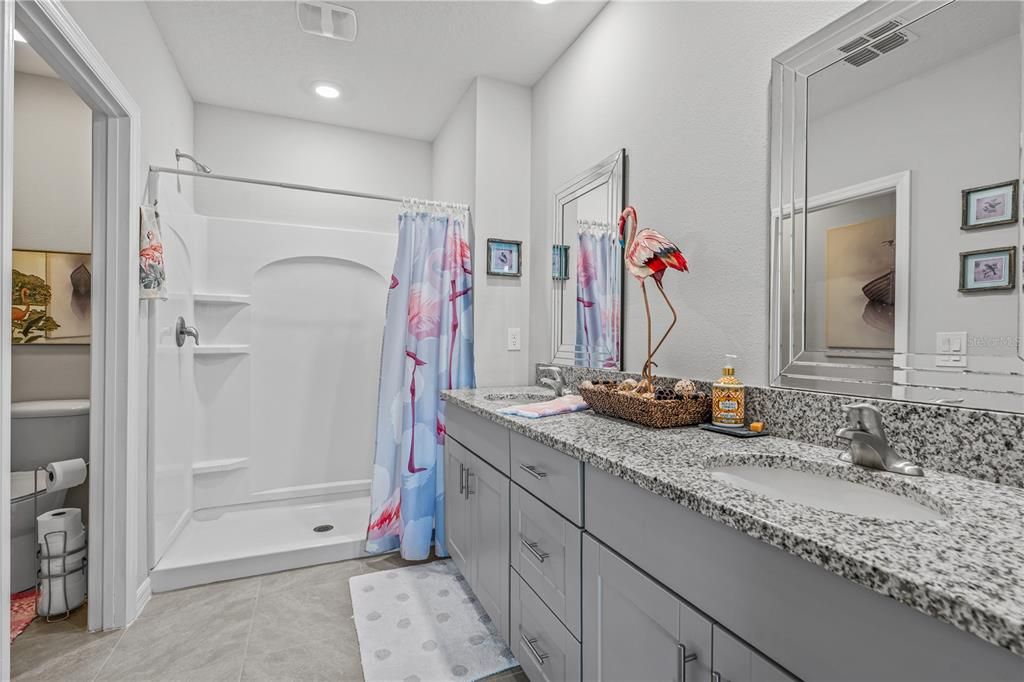 Activo con contrato: $375,000 (3 camas, 2 baños, 1613 Pies cuadrados)