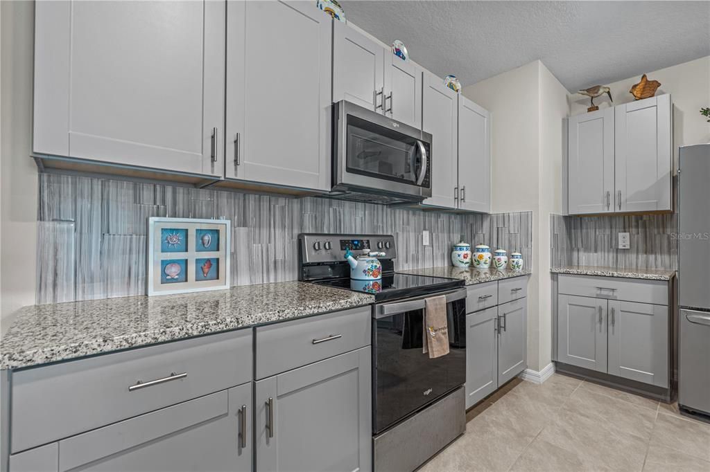 Activo con contrato: $375,000 (3 camas, 2 baños, 1613 Pies cuadrados)