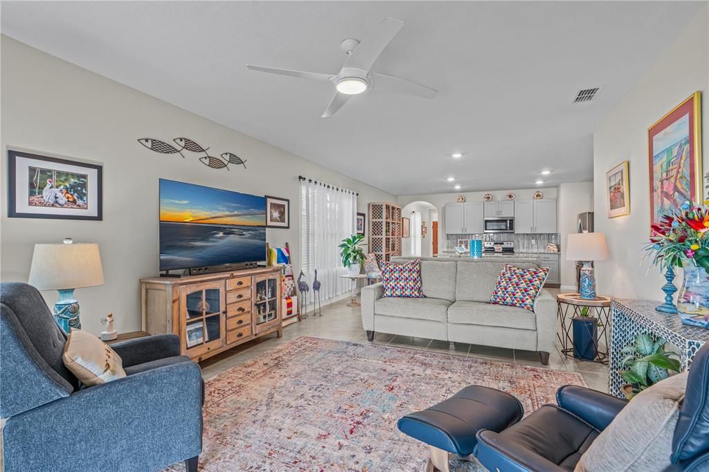 Activo con contrato: $375,000 (3 camas, 2 baños, 1613 Pies cuadrados)