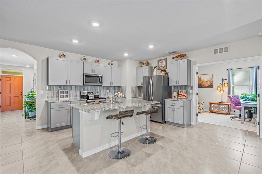 Activo con contrato: $375,000 (3 camas, 2 baños, 1613 Pies cuadrados)