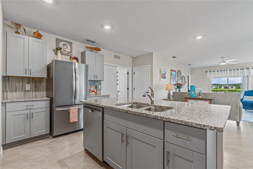 Activo con contrato: $375,000 (3 camas, 2 baños, 1613 Pies cuadrados)