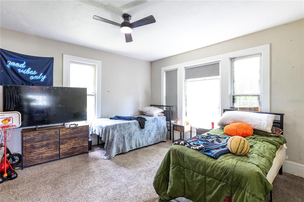 For Sale: $225,000 (3 beds, 2 baths, 1682 Square Feet)