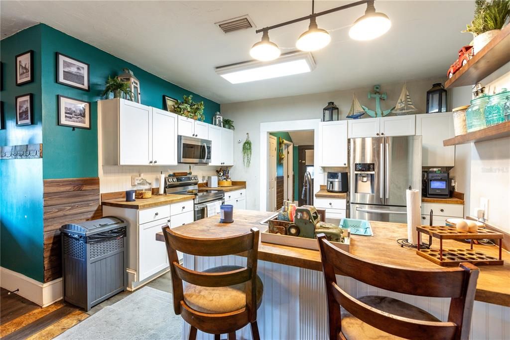 For Sale: $225,000 (3 beds, 2 baths, 1682 Square Feet)