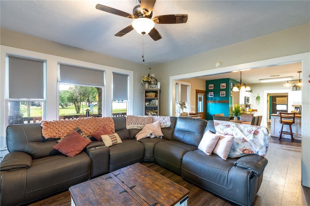 For Sale: $225,000 (3 beds, 2 baths, 1682 Square Feet)