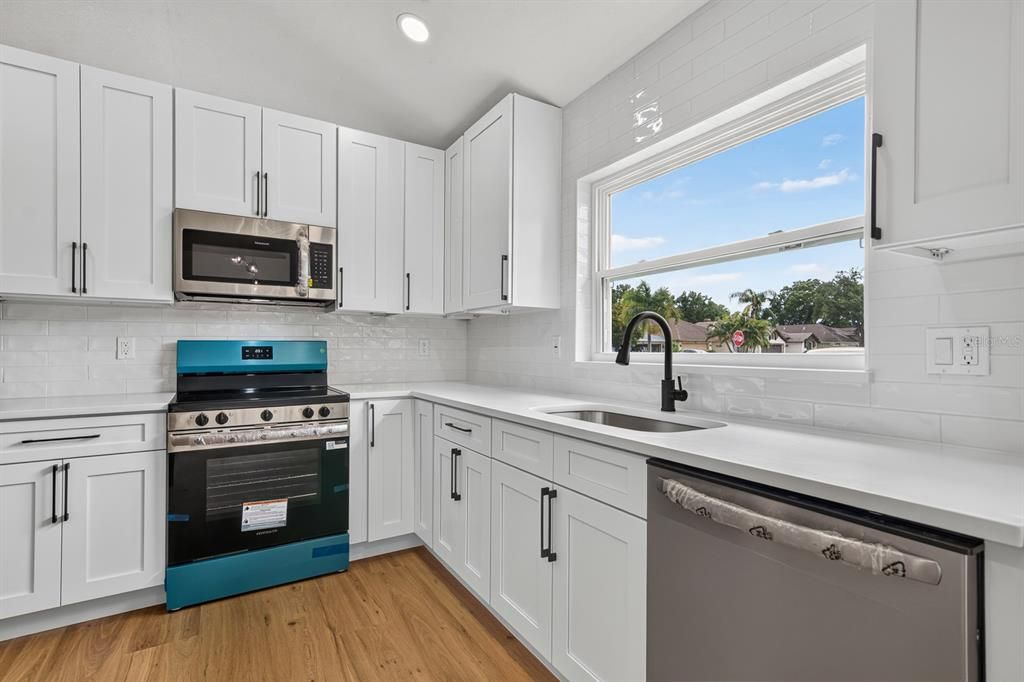 For Sale: $549,900 (3 beds, 2 baths, 1719 Square Feet)