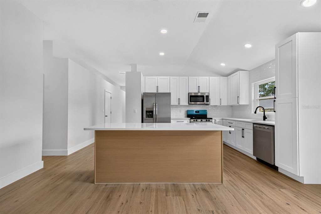For Sale: $549,900 (3 beds, 2 baths, 1719 Square Feet)