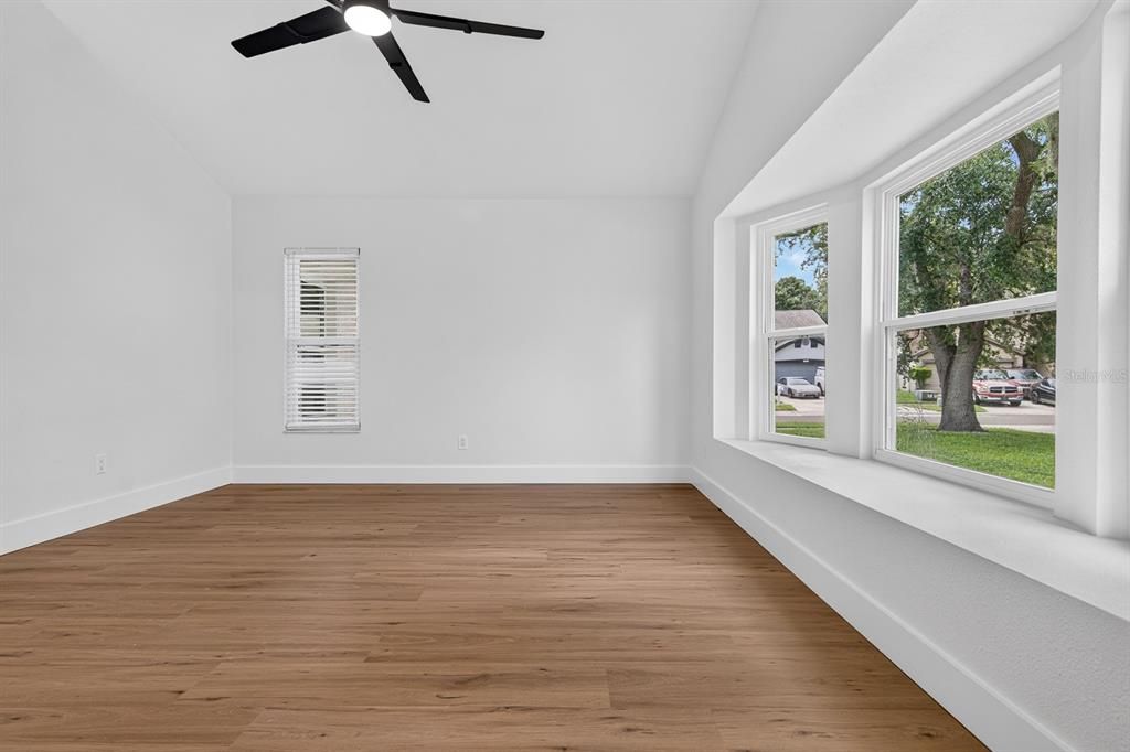 For Sale: $549,900 (3 beds, 2 baths, 1719 Square Feet)