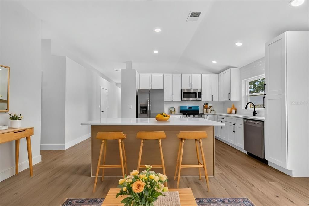 For Sale: $549,900 (3 beds, 2 baths, 1719 Square Feet)